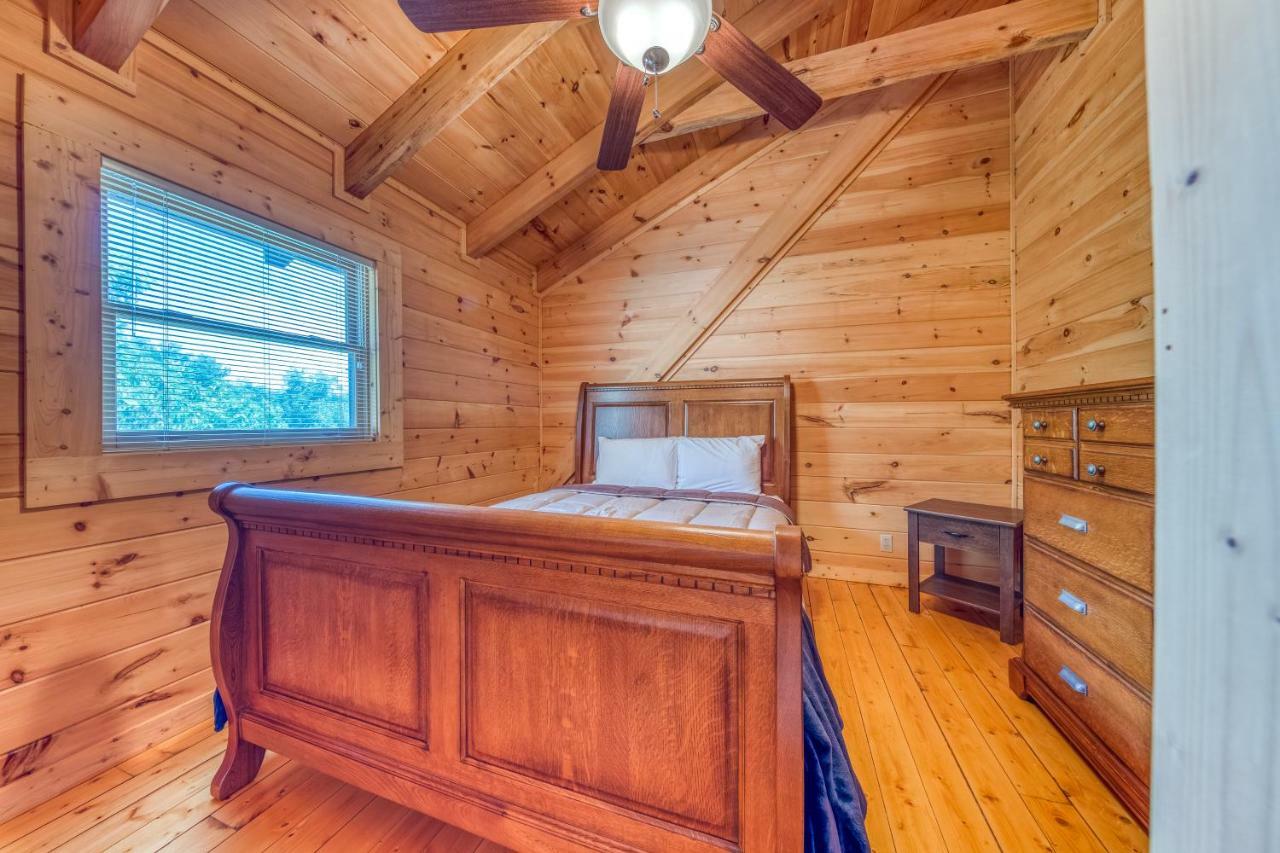 Majestic Lakefront Lodge Sevierville Exterior photo