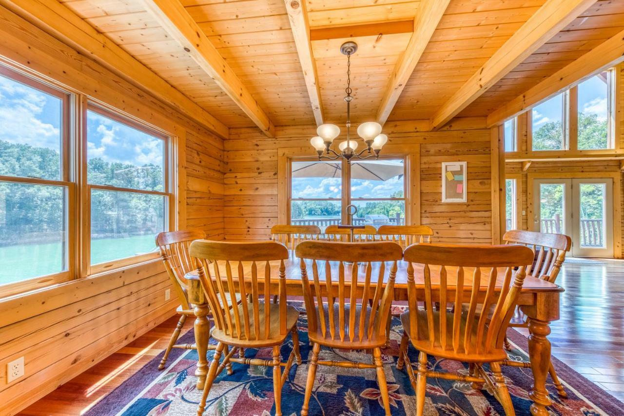 Majestic Lakefront Lodge Sevierville Exterior photo